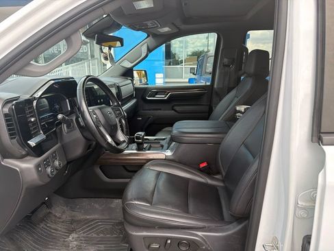 Used 2024 Chevrolet Silverado 1500 LT Trail Boss w/ Convenience Package II AWD/4WD image 17