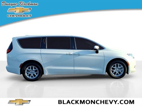 Used 2020 Chrysler Voyager LX w/ Cold Weather Group FWD image 2