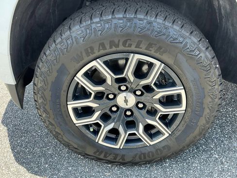 Used 2023 Chevrolet Colorado Z71 w/ Z71 Convenience Package 2 AWD/4WD image 24