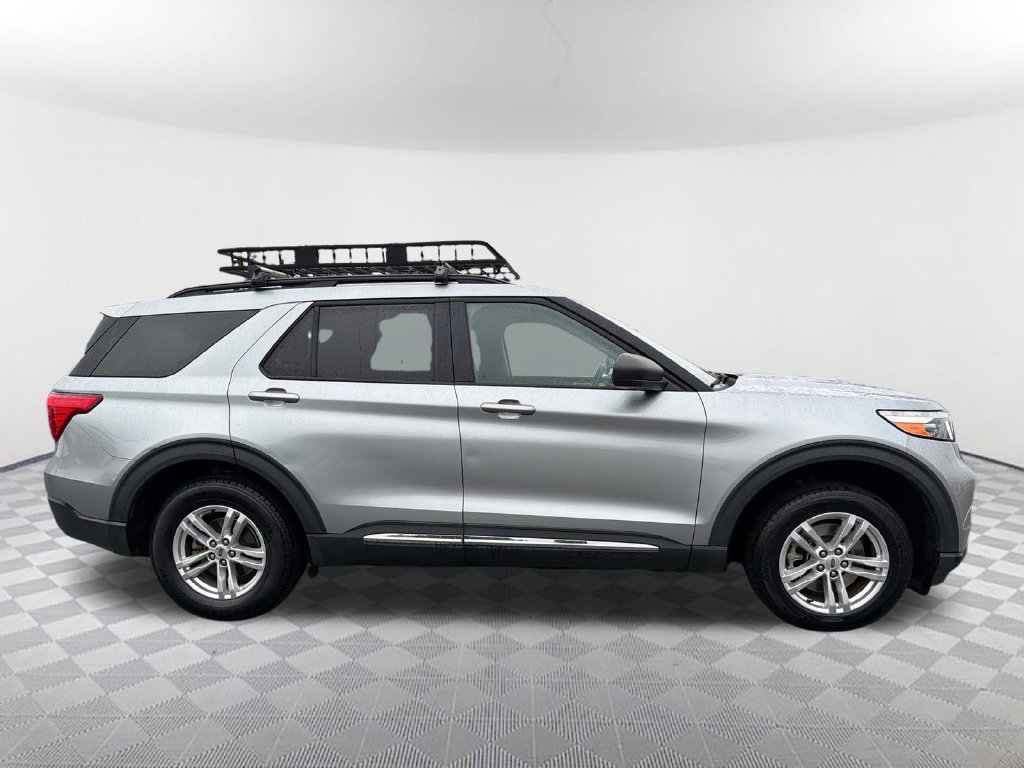 Used 2023 Ford Explorer XLT w/ Equipment Group 202A AWD/4WD image 4