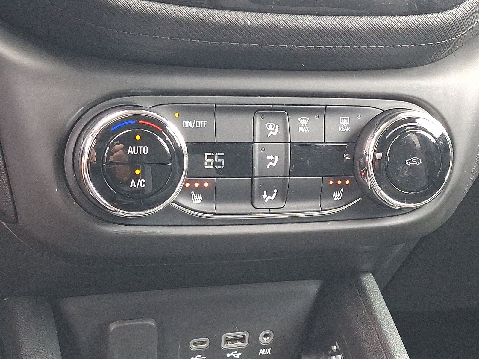 Certified 2023 Chevrolet TrailBlazer LT w/ Convenience Package AWD/4WD image 17