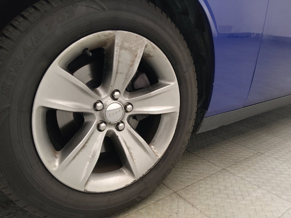 Used 2018 Dodge Challenger SXT RWD image 31