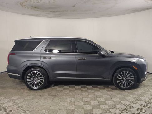 Used 2024 Hyundai Palisade Calligraphy FWD image 4