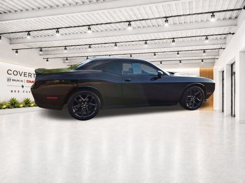 Used 2020 Dodge Challenger SXT w/ Driver Convenience Group RWD image 14