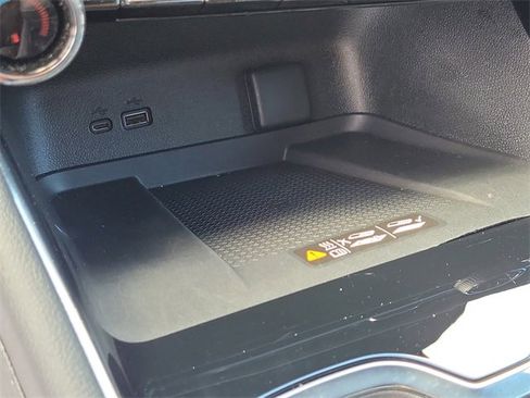 Used 2025 Chevrolet Traverse LT image 27