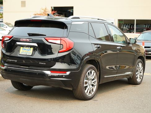 Used 2024 GMC Terrain Denali image 3