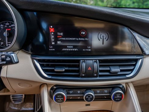 Used 2019 Alfa Romeo Giulia Ti w/ Quick Order Package 22Z Lusso RWD image 20