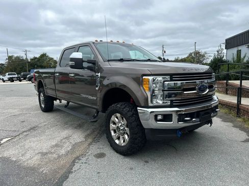 Used 2017 Ford F350 Lariat w/ Chrome Package image 8