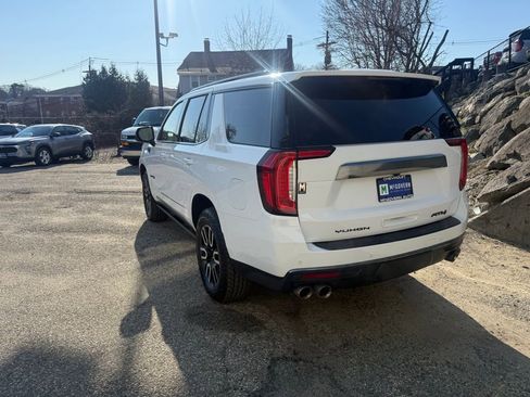 Used 2024 GMC Yukon AT4 w/ AT4 Premium Package image 3