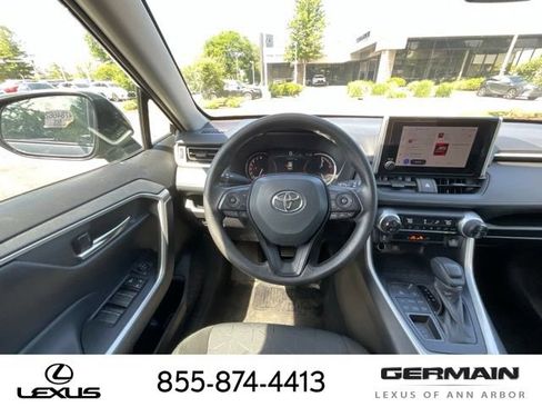 Used 2025 Toyota RAV4 XLE AWD/4WD image 15