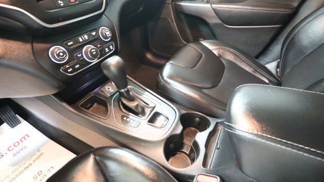 Used 2020 Jeep Cherokee Latitude Plus FWD image 16