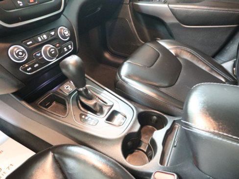 Used 2020 Jeep Cherokee Latitude Plus FWD image 16