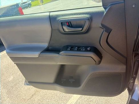 Used 2022 Toyota Tacoma SR w/ SR Convenience Package RWD image 17