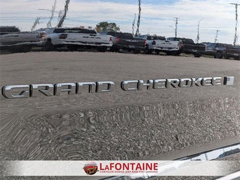 New 2025 Jeep Grand Cherokee Altitude image 10