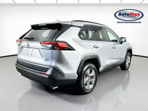 Used 2025 Toyota RAV4 XLE AWD/4WD image 2