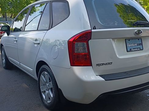 Used 2007 Kia Rondo LX FWD image 6