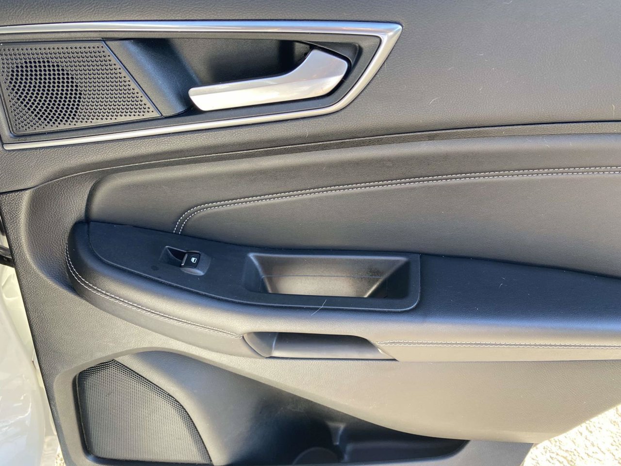 Used 2022 Ford Edge Titanium AWD/4WD image 16
