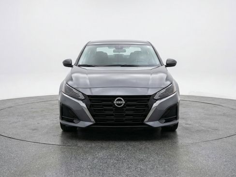 Used 2025 Nissan Altima 2.5 SV image 2