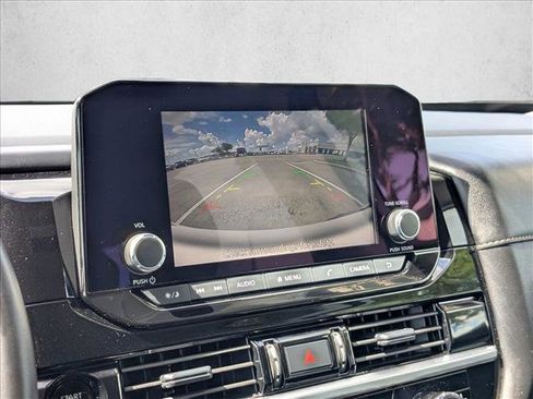 Used 2025 Nissan Pathfinder SV image 13