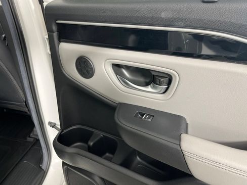 Certified 2025 Honda Pilot Touring image 16