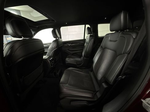 Used 2023 Jeep Grand Cherokee L Laredo image 24