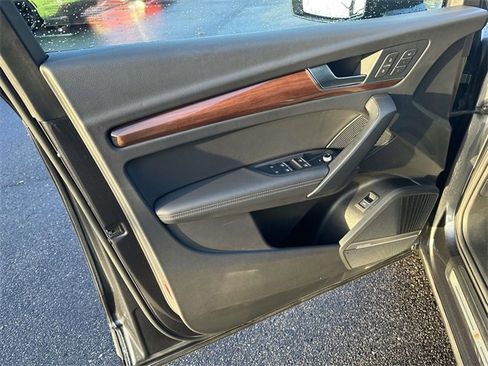 Used 2023 Audi Q5 2.0T Premium Plus w/ Premium Plus Package image 19