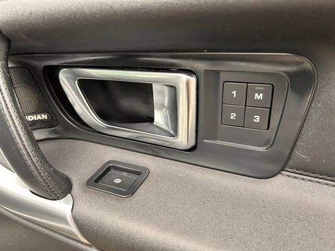 Used 2018 Land Rover Discovery Sport HSE image 40