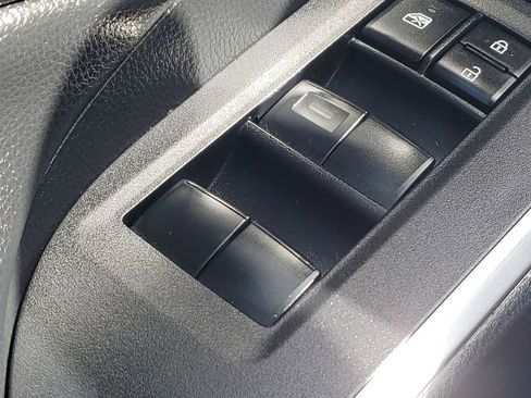 Used 2019 Toyota RAV4 LE image 31