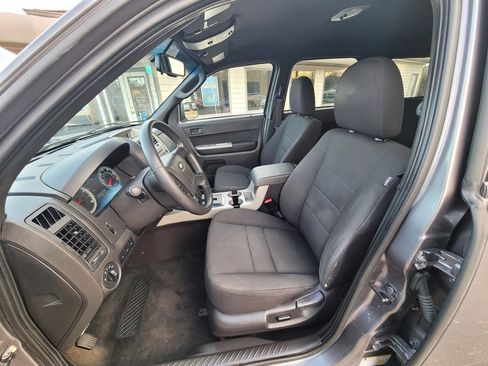 Used 2010 Ford Escape XLT image 8
