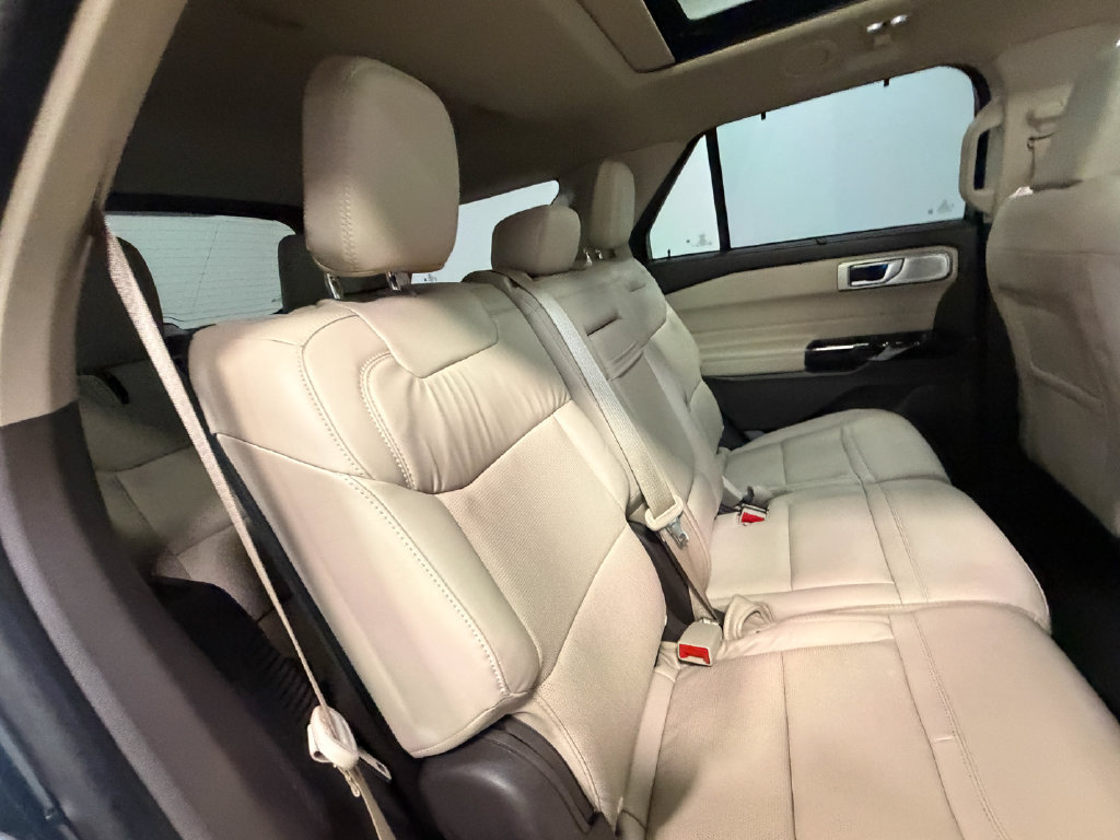 Used 2023 Ford Explorer Platinum w/ Technology Package AWD/4WD image 69
