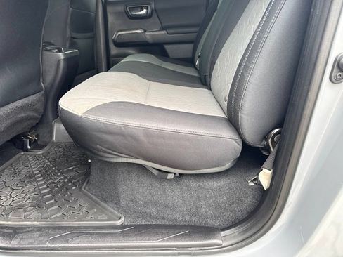 Used 2021 Toyota Tacoma TRD Sport AWD/4WD image 17