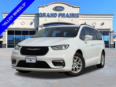 Used 2022 Chrysler Pacifica Touring-L w/ Uconnect Theater Family Group