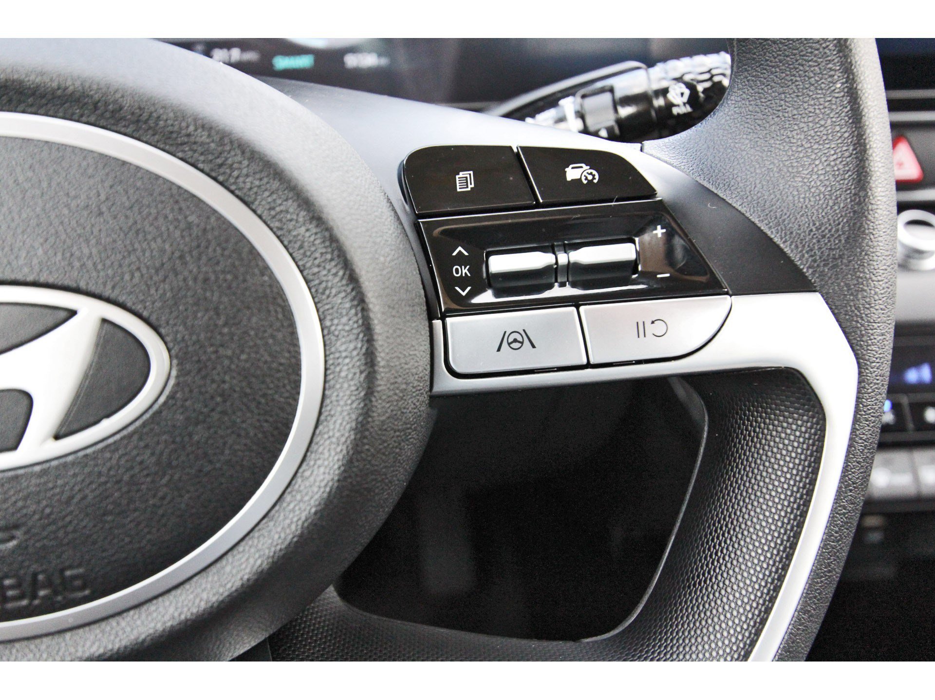 Used 2024 Hyundai Elantra SEL FWD image 20
