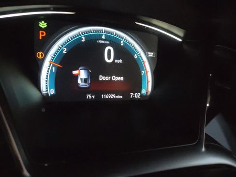 Used 2018 Honda Civic EX image 3