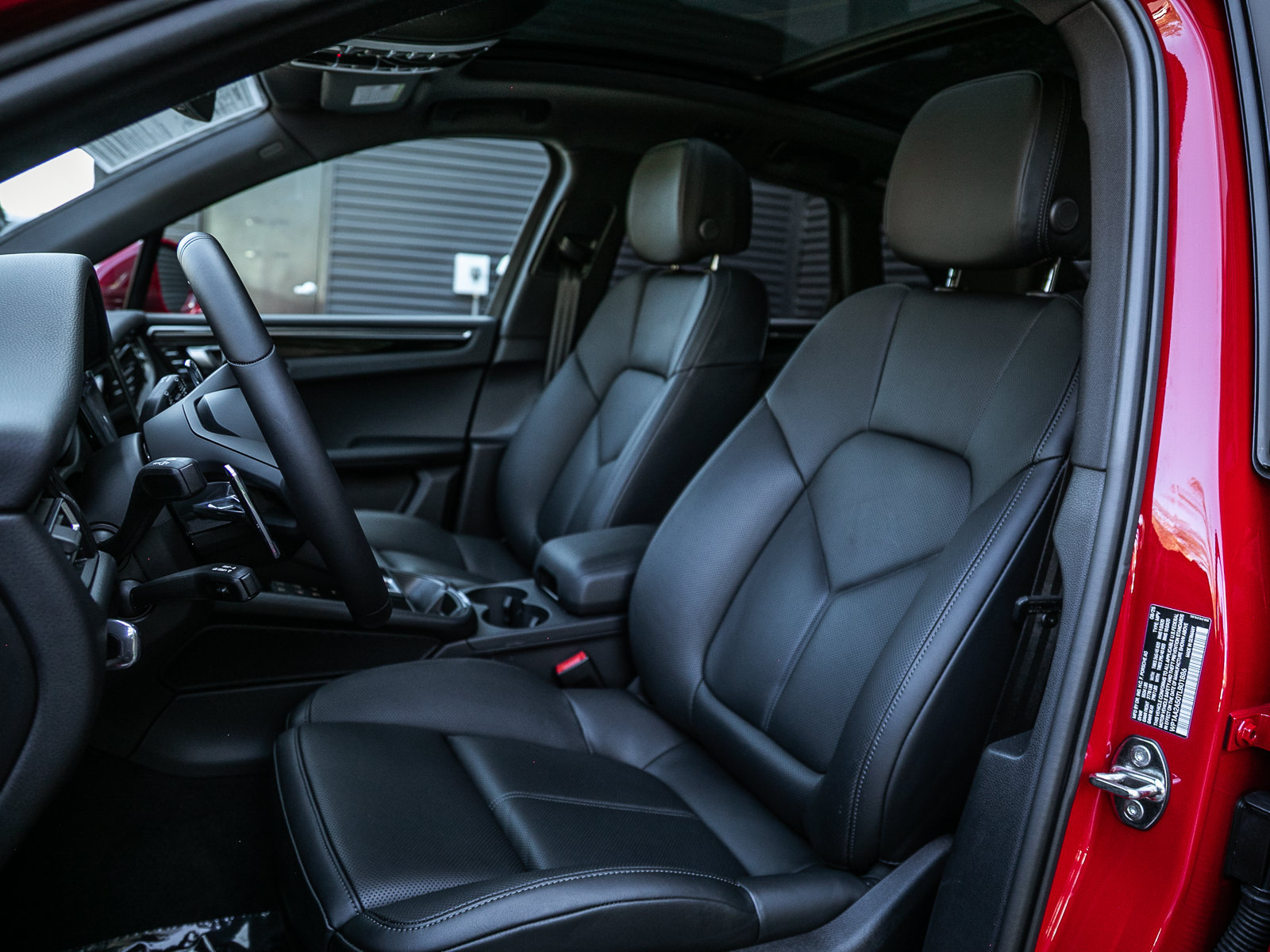 Certified 2026 Porsche Macan AWD/4WD image 5