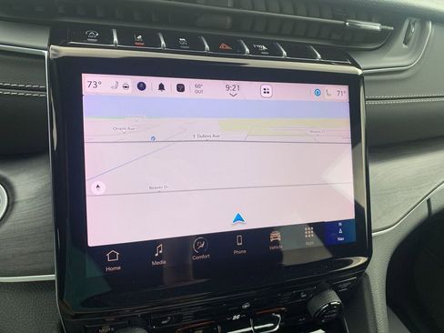 Used 2024 Jeep Grand Cherokee L Limited image 18