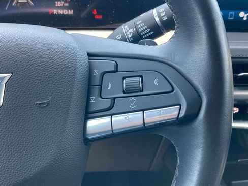 Used 2025 Cadillac XT4 Premium Luxury FWD image 18