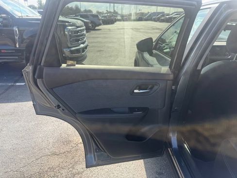 Used 2023 Nissan Rogue SV AWD/4WD image 35