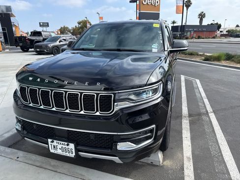 Used 2024 Jeep Wagoneer L Series II RWD image 2