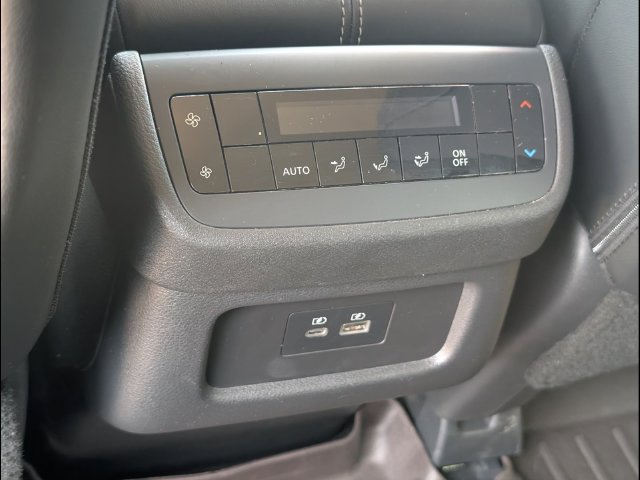 Used 2023 Nissan Pathfinder SL AWD/4WD image 17