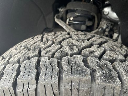 Used 2023 Chevrolet Silverado 1500 ZR2 w/ Technology Package image 30