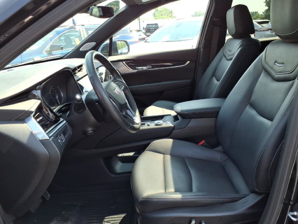 Used 2024 Cadillac XT6 Premium Luxury w/ LPO, Floor Liner Package AWD/4WD image 17