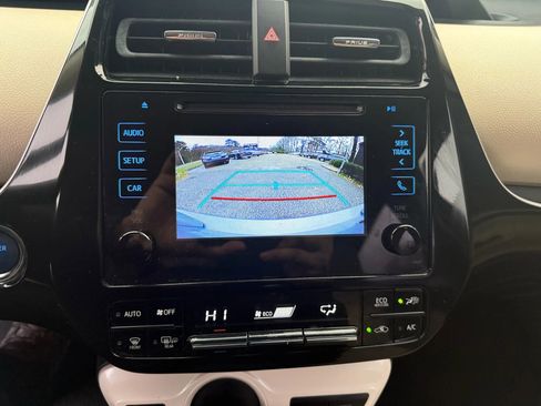 Used 2017 Toyota Prius Two image 28