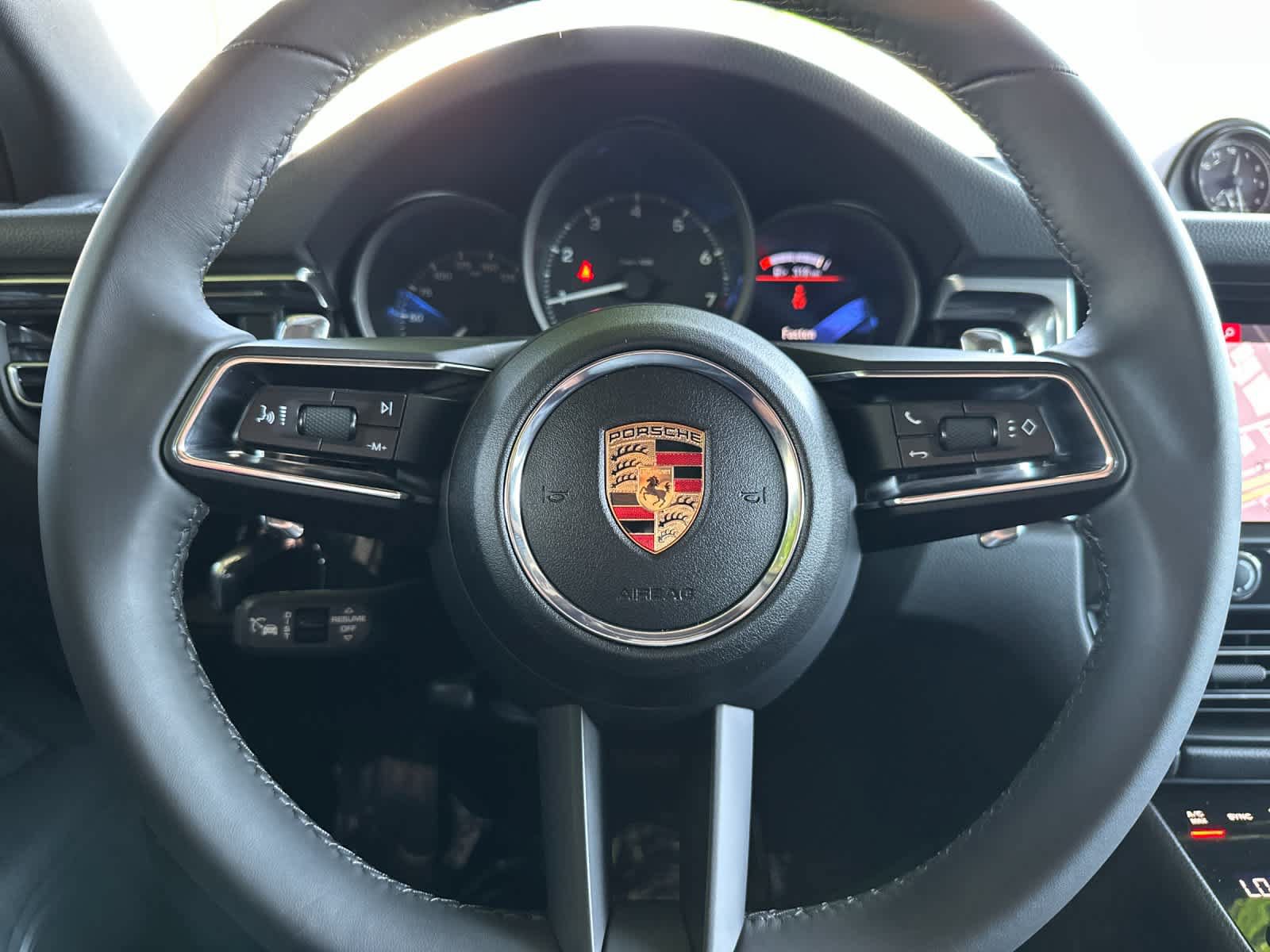 Certified 2025 Porsche Macan AWD/4WD image 25