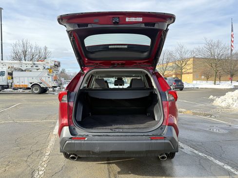 Used 2020 Toyota RAV4 XLE image 29