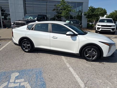 Used 2025 Kia K4 FWD image 32