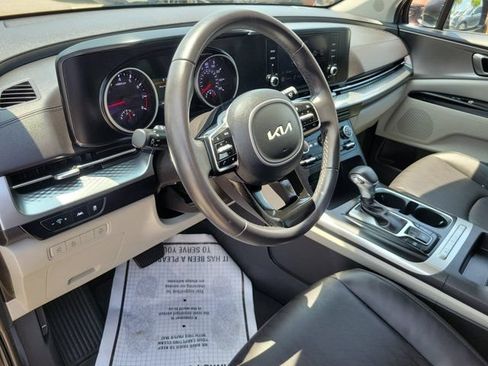 Used 2024 Kia Carnival LX FWD image 24