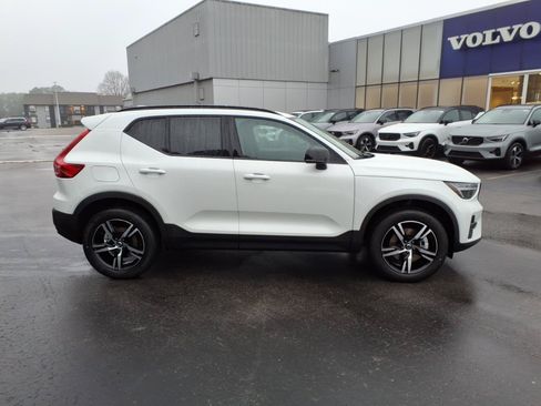 New 2026 Volvo XC40 B5 Core w/ Climate Package AWD/4WD image 2