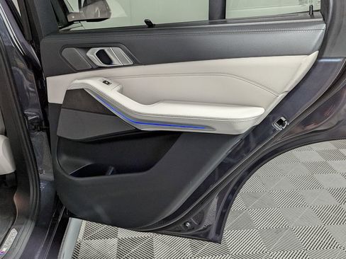 Used 2021 BMW X5 xDrive40i w/ M Sport Package image 45