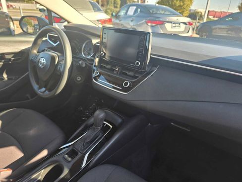 Used 2022 Toyota Corolla LE image 12